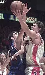 No. 8 Kansas Defeats No. 4 Arizona, 105-97