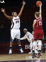Late Run Not Enough For W Hoops, 70-61