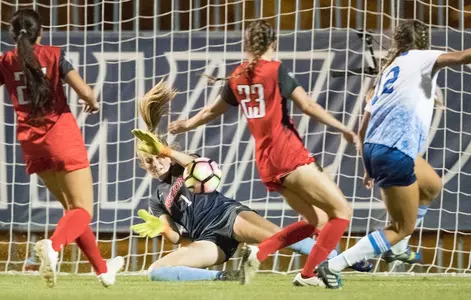 Sophomore goalkeeper Lainey Burdett (1)