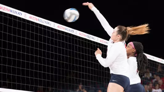Sophomore outside hitter Kendra Dahlke (8)