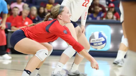 Senior libero Laura Larson (11)