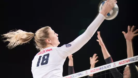 Junior middle hitter McKenzie Jacobson (18)