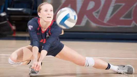 Senior libero Laura Larson (11)