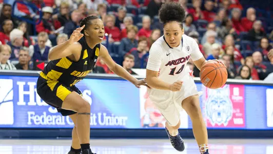 Senior guard Malena Washington (14)