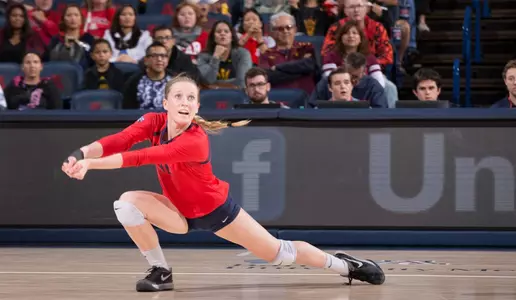 Junior libero Laura Larson (11)