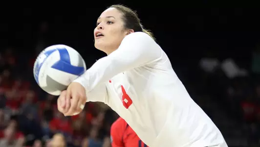 Sophomore outside hitter Kendra Dahlke (8)