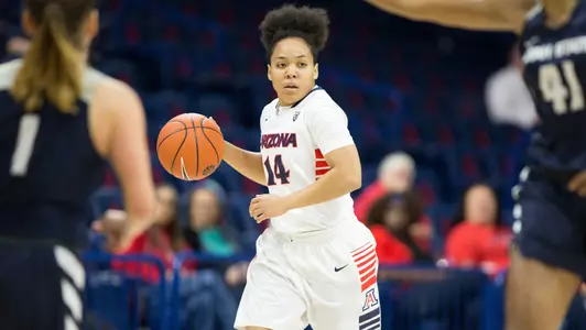 Senior guard Malena Washington (14)