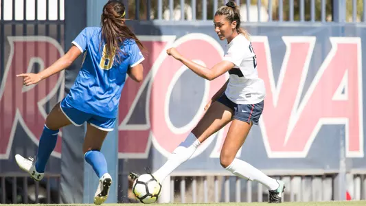 Freshman forward Jada Talley (22)