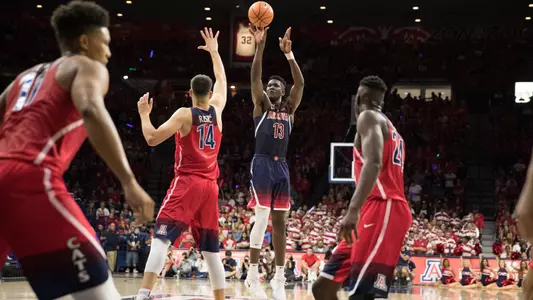 Deandre Ayton takes a jumpshot during the 2017 McDonald's Red-Blue Game