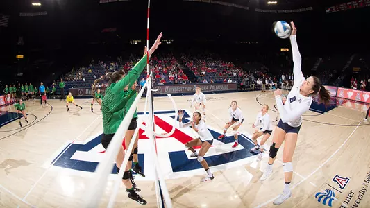 Junior outside hitter Kendra Dahlke