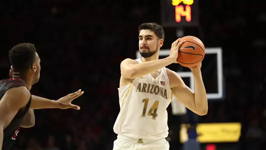 Dusan Ristic looks to pass the ball versus Chico State.