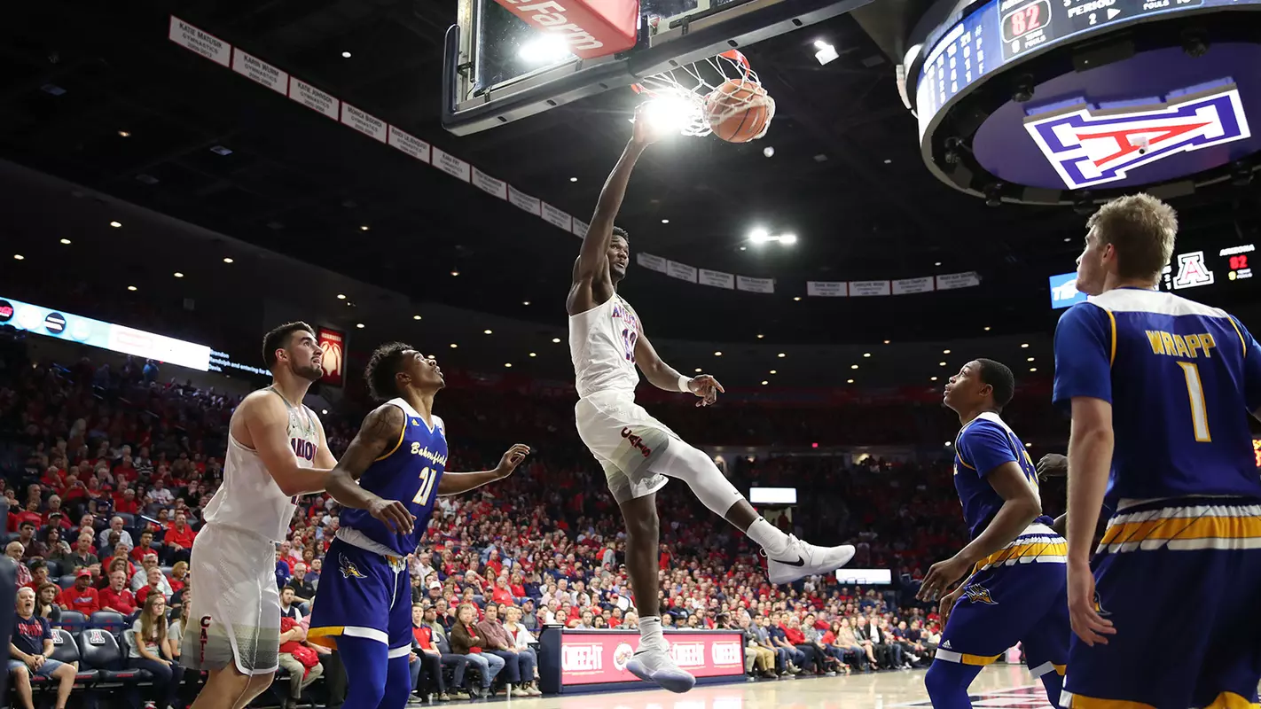 Deandre Ayton One-Handed Dunk Versus CSU Bakersfield