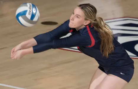 Sophomore libero Makenna Martin (22)