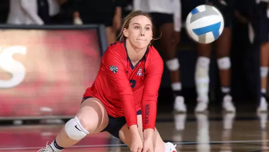 Sophomore libero Makenna Martin (22)