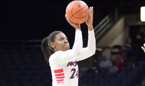 Senior forward LaBrittney Jones (24)