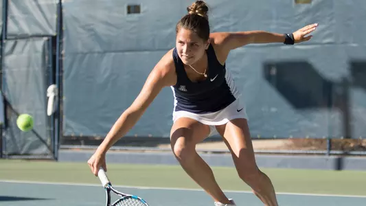Senior Samantha Czarniak