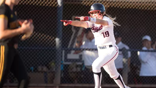 Freshman 1st baseman Jessie Harper (19)