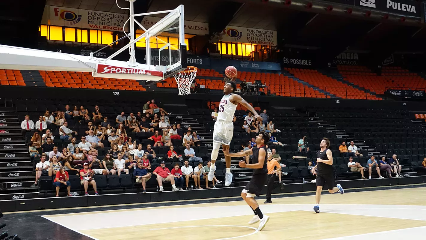 Allonzo Trier throws down a one-handed jam.