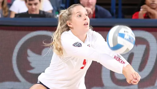 Sophomore defensive specialist Victoria Svorinic (5)