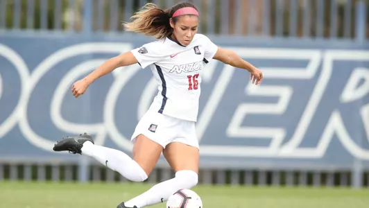 Sophomore defender Sabrina Enciso (16)