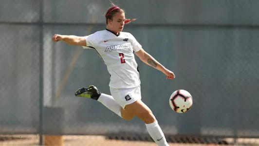 Sophomore midfielder Amanda Porter (2)