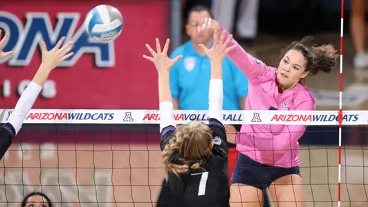 Senior outside hitter Kendra Dahlke (8)
