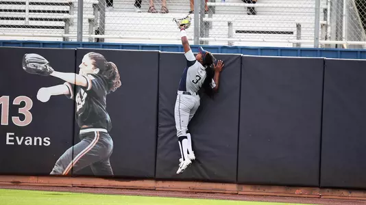 Aleah Craighton robs HR vs. USC Upstate