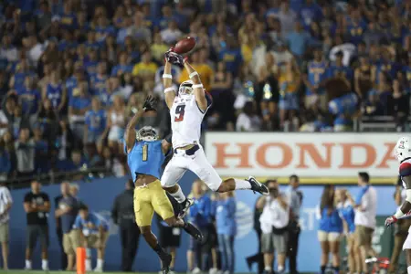 October 1, 2016. Junior cornerback Dane Cruikshank (9)during the Wildcats 45-24 loss to the UCLA Bruins. Rose Bowl Stadium, Pasadena, CA.