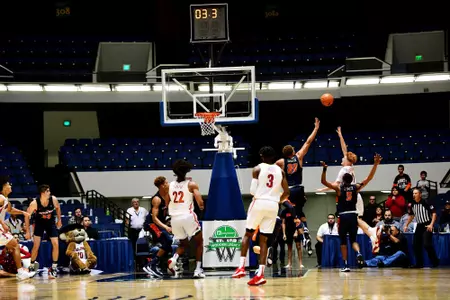Nico Mannion makes the game-winning shot versus Pepperdine