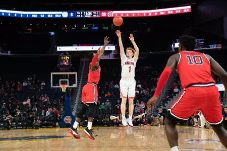 Nico Mannion takes a two-point jumpshot versus St. John's.
