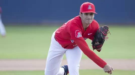 George Arias Jr. deliversa pitch
