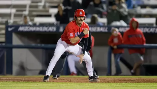 austin wells leads off from first base