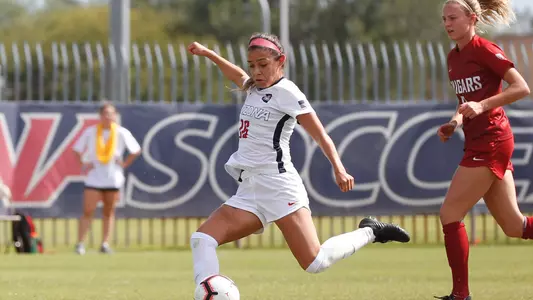 Sophomore defender Sabrina Enciso (16)