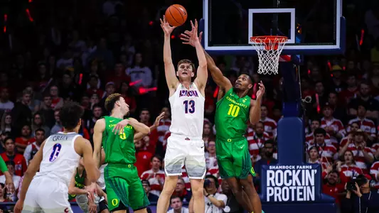 Stone Gettings grabs a rebound versus Oregon.