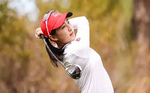 Vivian Hou hits a tee shot at the Wildcat Invitational
