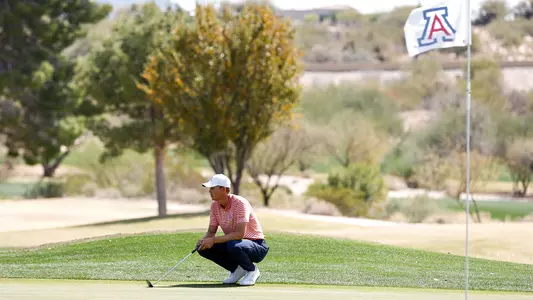 Trevor Werbylo studies the green at the 2021 Arizona NIT