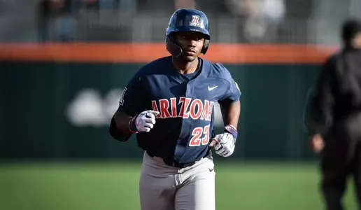Donta Williams runs the bases after a HR