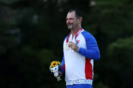 Rory Sabbatini on the podium with his silver medal at Tokyo Olympics