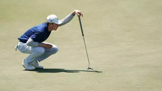 Christian Banke lines up a putt at the 2021 Pac-12 Championships
