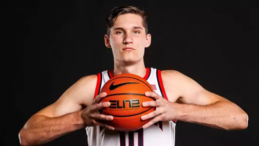 Azuolas Tubelis (10) - TUCSON, ARIZ. -- Menâ??s basketball 2022-2023 full-body marketing.Oct. 11, 2022. Photo by Mike Christy / Arizona Athletics