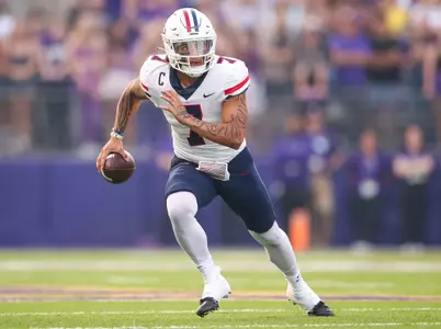 quarterback Jayden de Laura (7) - SEATTLE, WASH. -- Football vs. Washington at Husky Stadium.Oct. 15, 2022. Photo by Mike Christy / Arizona Athletics