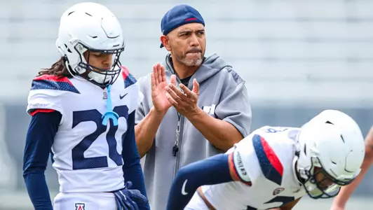 Jason Kaufusi, defensive ends and outside linebackers coach, cornerback Treydan Stukes (20) — TUCSON, ARIZ. -- Spring football practice at Arizona Stadium.March 26, 2022. Photo by Mike Christy / Arizona Athletics