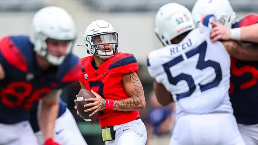 Jayden de Laura in the pocket during a spring scrimmage