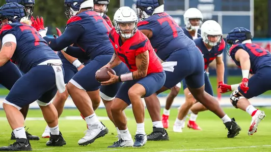 quarterback Jayden de Laura (7) — TUCSON, ARIZ. -- Football Fall Camp, Day 1.Aug. 3, 2022. Photo by Mike Christy / Arizona Athletics