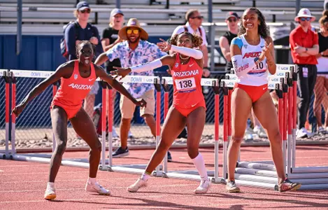 Jenica Bosko, Taylen Wise, Lauryn Ford — Tucson, Ariz. -- Track and Field competes in the Jim Click Shootout at Roy P. Drachman Stadium.
April 8, 2023.
Photo by Isaiah Willhoite / Arizona Athletics