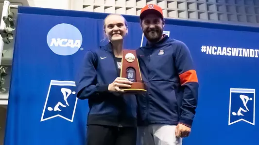 Delaney Schnell & Dwight Dumais - KNOXVILLE, TENN. -- NCAA D1 Women’s Swimming and Diving Championships.
March 18, 2023.
Photo by Ary Frank / Arizona Athletics