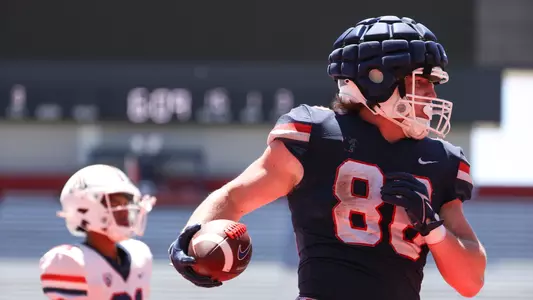 tight end John Hart (86) - TUCSON, ARIZ. -- Football Scrimmage #1 at the Arizona Stadium
Aug. 12, 2023.
Photo by Catherine Regan / Arizona Athletics