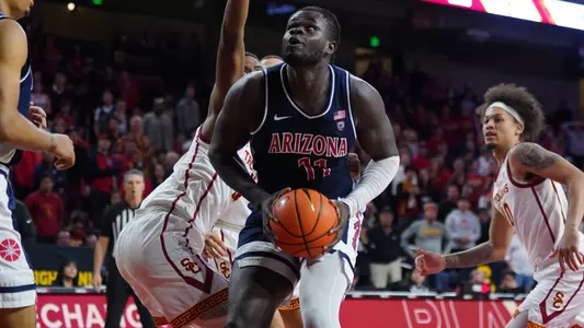 Oumar Ballo gathers before going up for a dunk at USC.