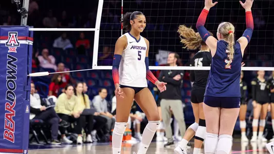 Jordan Wilson (5) — TUCSON, ARIZ. -- Volleyball vs. Colorado at McKale Center.
Oct. 8, 2025.
Photo by Marison Bilagody / Arizona Athletics