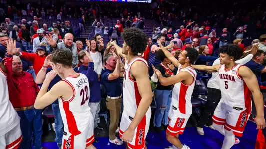 Koa Peat (10), Addison Arnold (22), Evan Nelson (21), Brayden Burries (5) - TUCSON, ARIZ. -- Mens’s Basketball vs Cincinnati at McKale Memorial Center
Jan. 21, 2026.
Photo by Rebecca Sasnett / Arizona Athletics